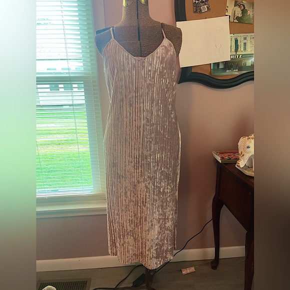 Dress - Picture 1 of 5